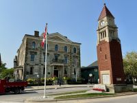 7. Tag – Toronto bis Niagara Falls – Aufenthalt in Niagara-on-the-Lake – Rathaus und Cenotapth
