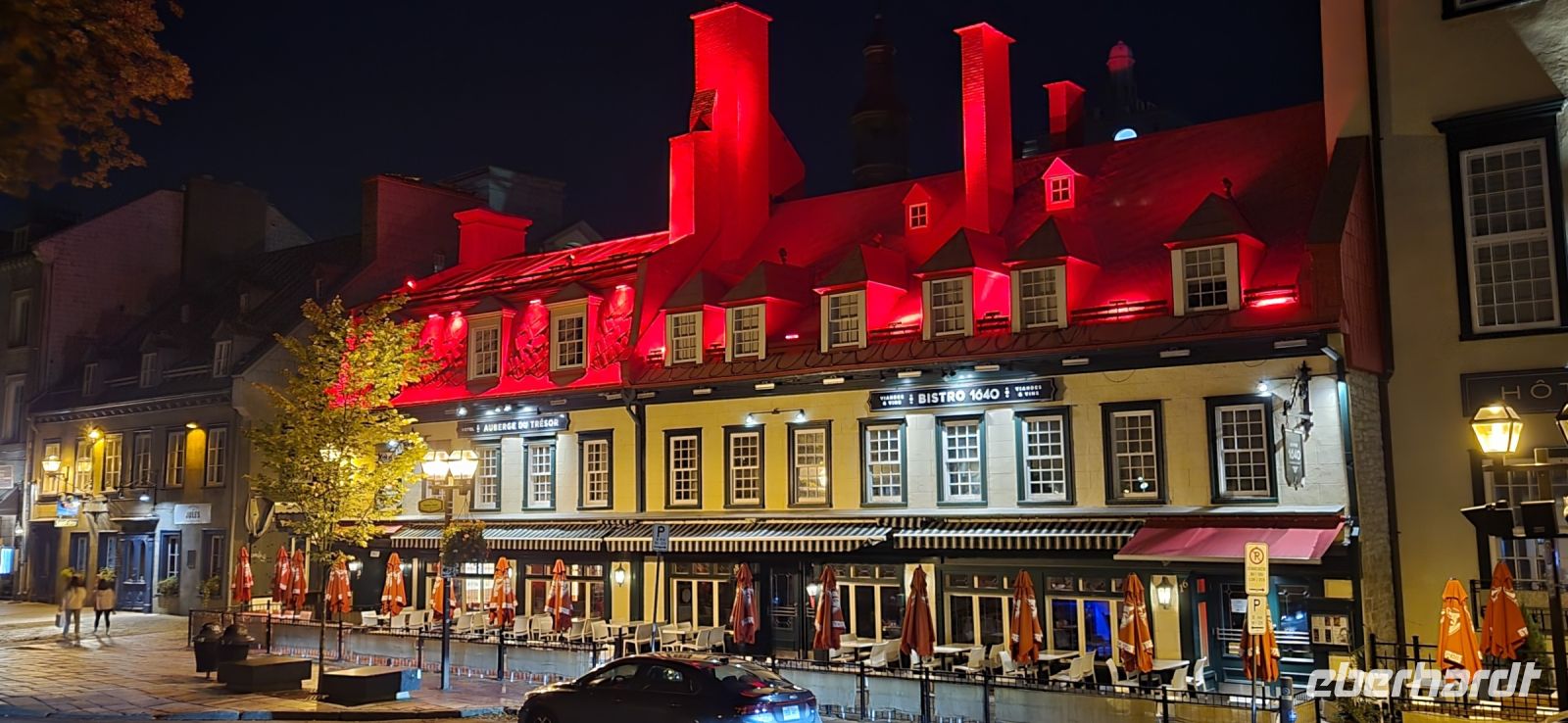 226 Quebec by night