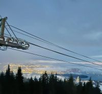 Mit der Gondel wieder hinunter. Der Nebel loest sich langsam &ndash; &copy; Elisabeth Fox-Maerki (Eberhardt TRAVEL)