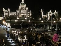 Das Parlament by night &ndash; &copy; Elisabeth Fox-Maerki (Eberhardt TRAVEL)