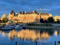 Heute abend ist das Empress Hotel besonders schoen beleuchtet &ndash; &copy; Elisabeth Fox-Maerki (Eberhardt TRAVEL)