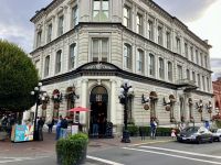 Die alte Bank ist nun ein tolles Pub &ndash; &copy; Elisabeth Fox-Maerki (Eberhardt TRAVEL)