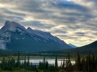 Mount Rundle am Abend hinter Vermillion Lakes &ndash; &copy; Elisabeth Fox-Maerki (Eberhardt TRAVEL)