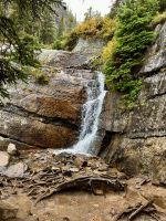 Wasserfall bei Agnes Lake &ndash; &copy; Elisabeth Fox-Maerki (Eberhardt TRAVEL)