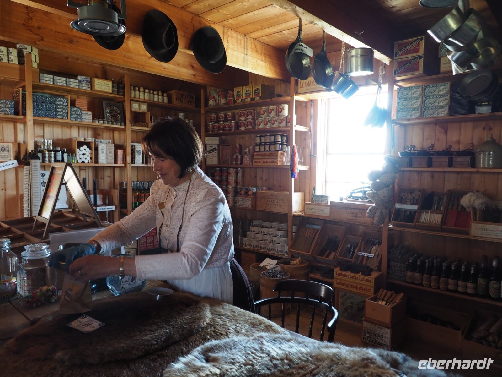 P1010210.JPG, hier wurden die Felle gegen alles, was man so brauchte, getauscht