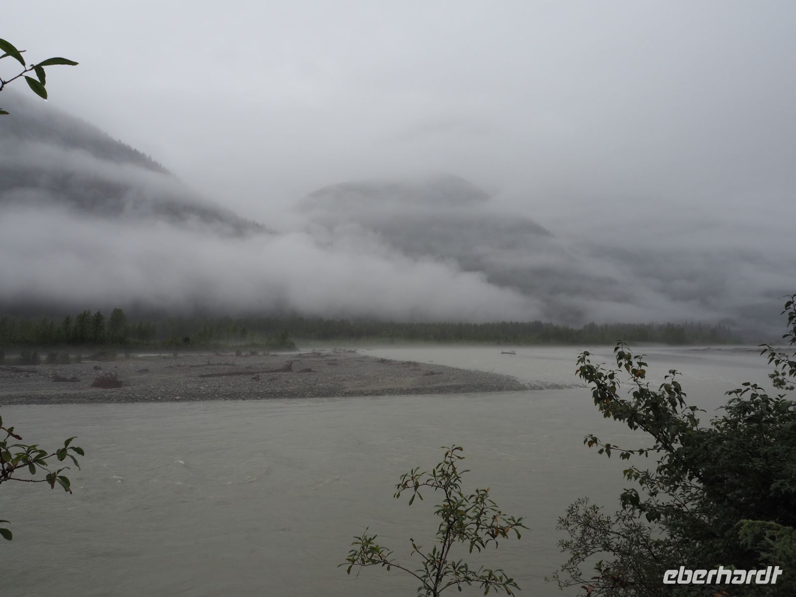 P1010303.JPG, die tiefhängenden Wolken verleihen der Szenerie etwas Mystisches