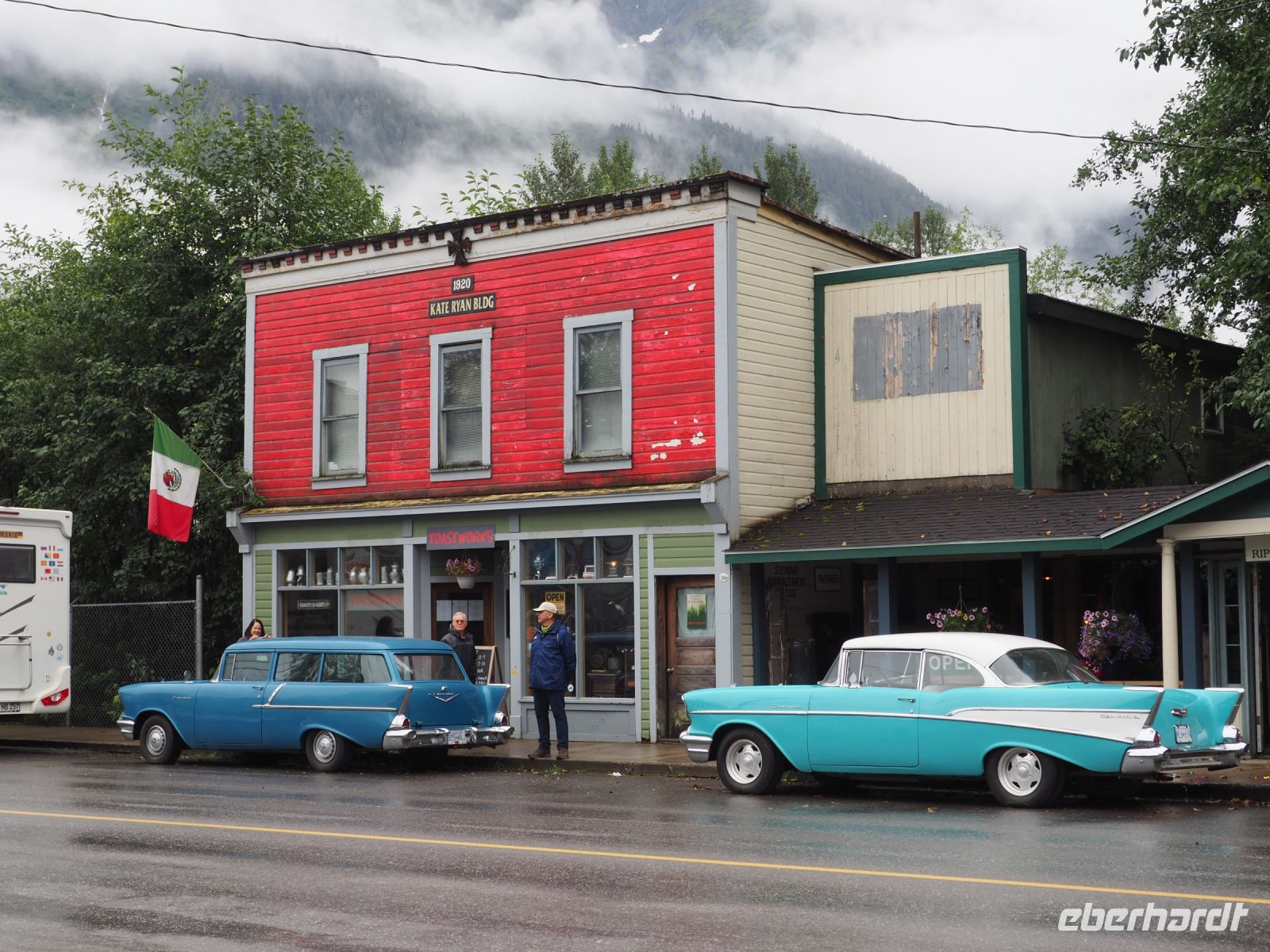 P1010353.JPG, große, bunte 'Schlitten' im kleinen Stewart