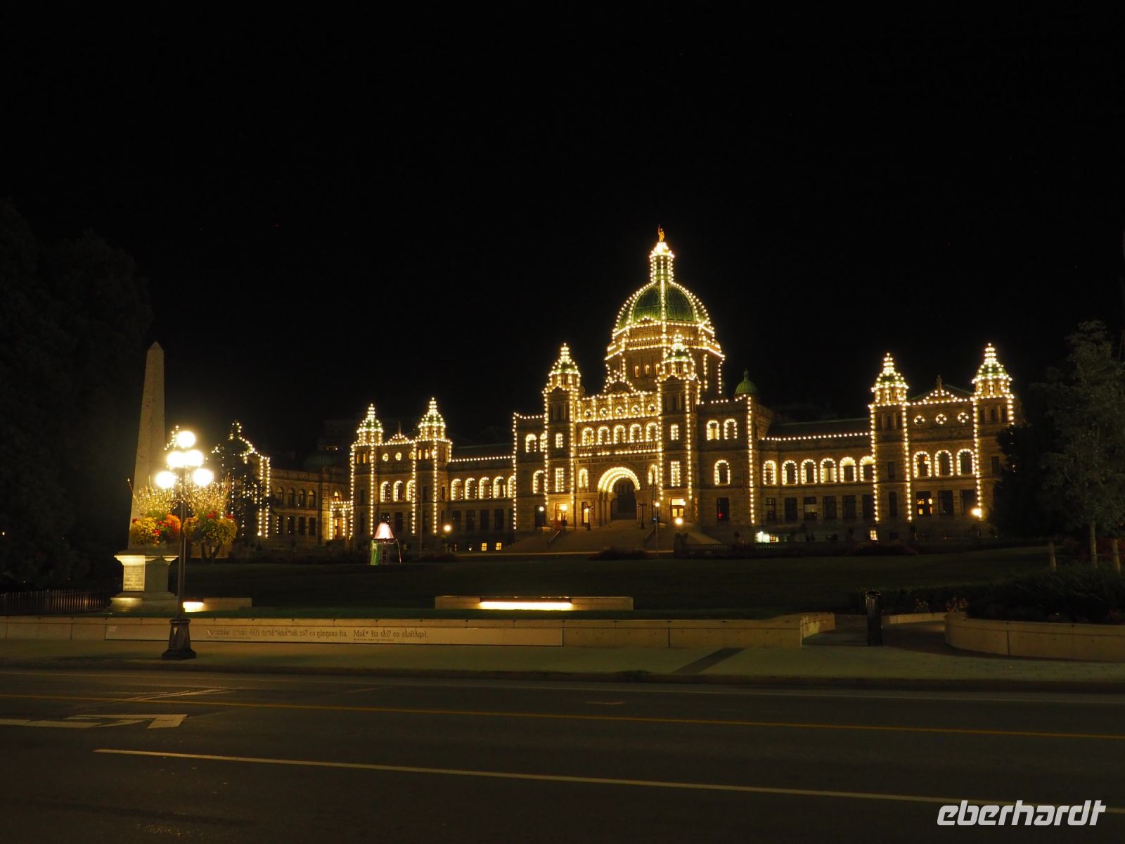 P1010467.JPG, das abendlich beleuchtete Parlament in Victoria