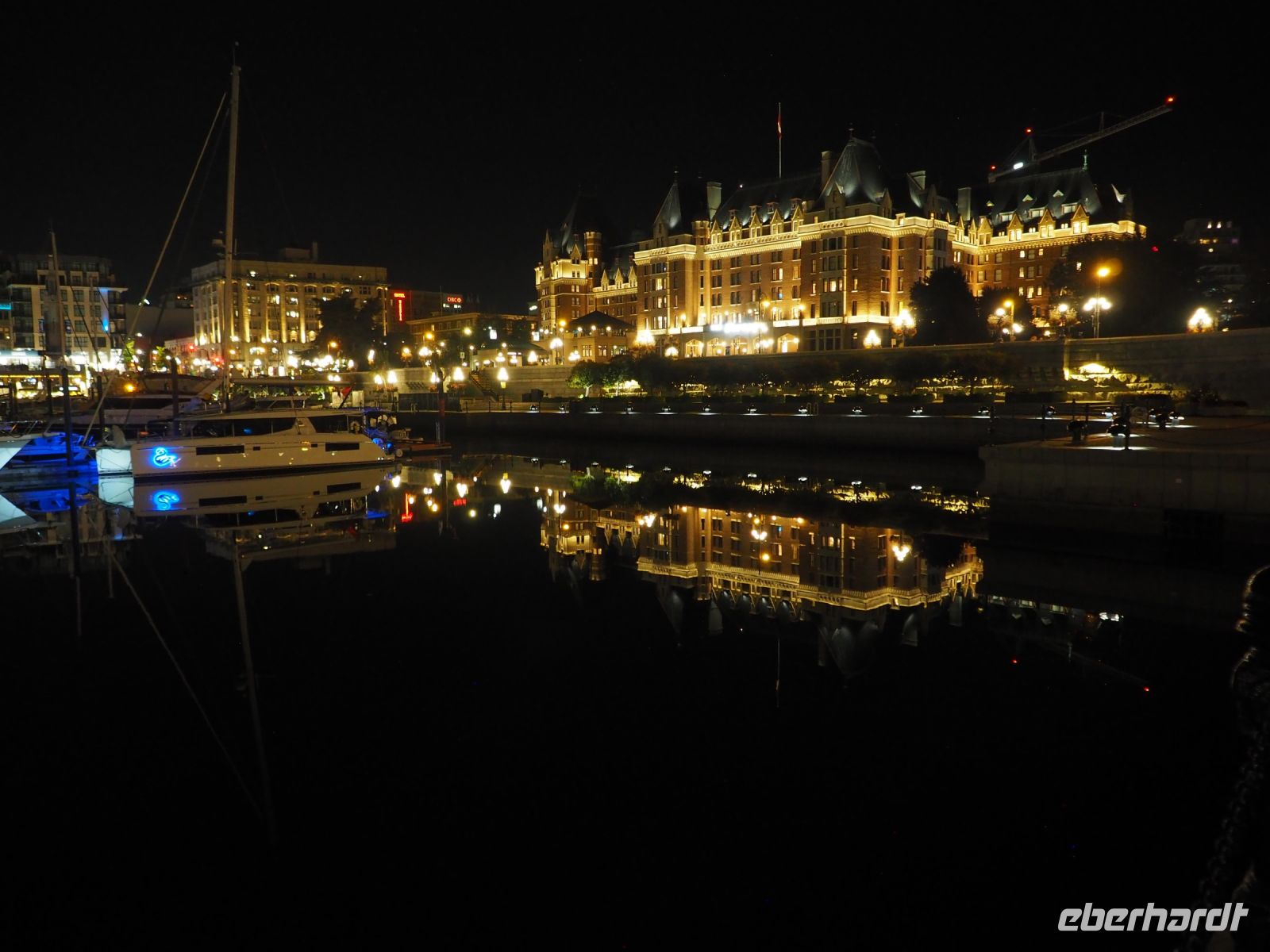 P1010471.JPG, faszinierender Hafen in Victoria am Abend