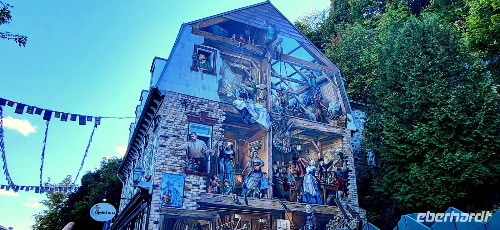 220 Wandgemälde zeigt die Geschiche der Stadt