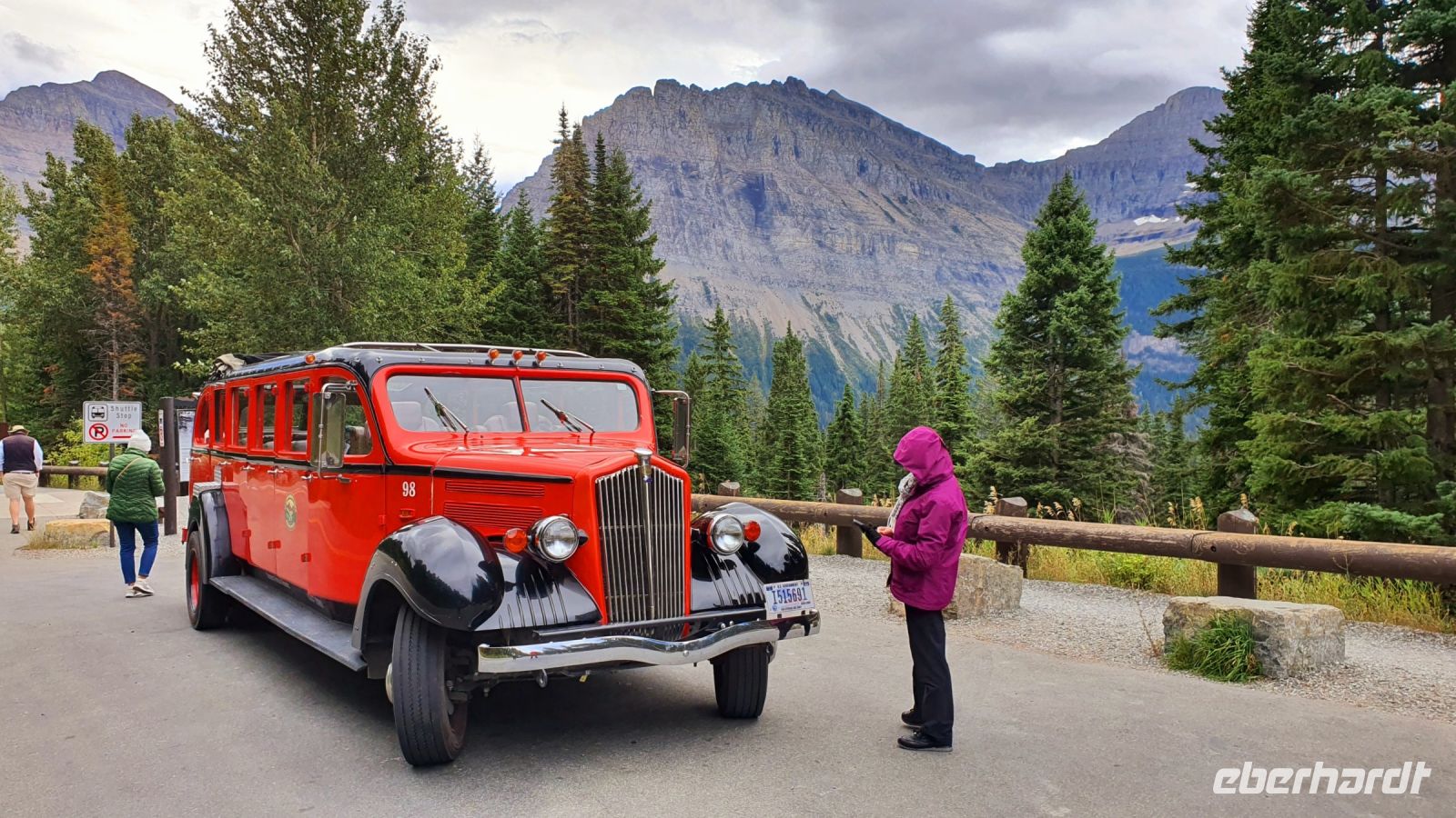 Red-Bus-Tour im Glacier-Nationalpark in Montana (USA)