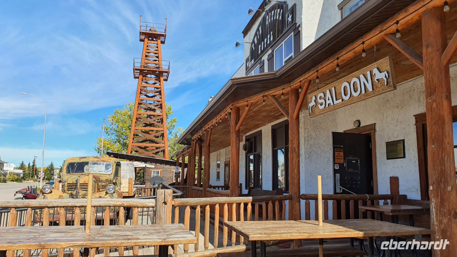 Mittagspause im Twin Cities Saloon in Longview - Alberta