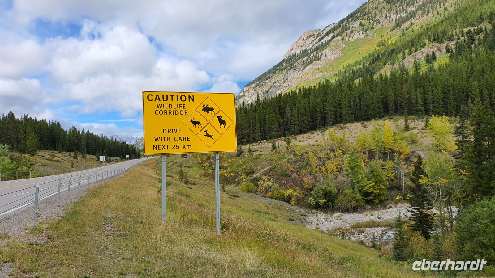 Fahrt durch die Bergregion Kananaskis County