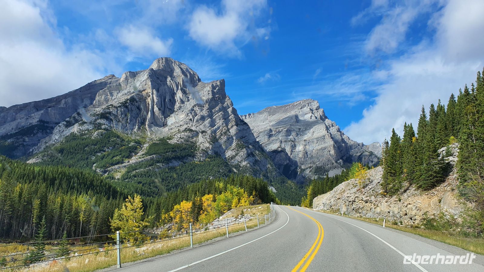 Fahrt durch die Bergregion Kananaskis County
