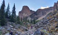 Turm von Babylon Felsen am Moraine Lake im Banff-Nationalpark