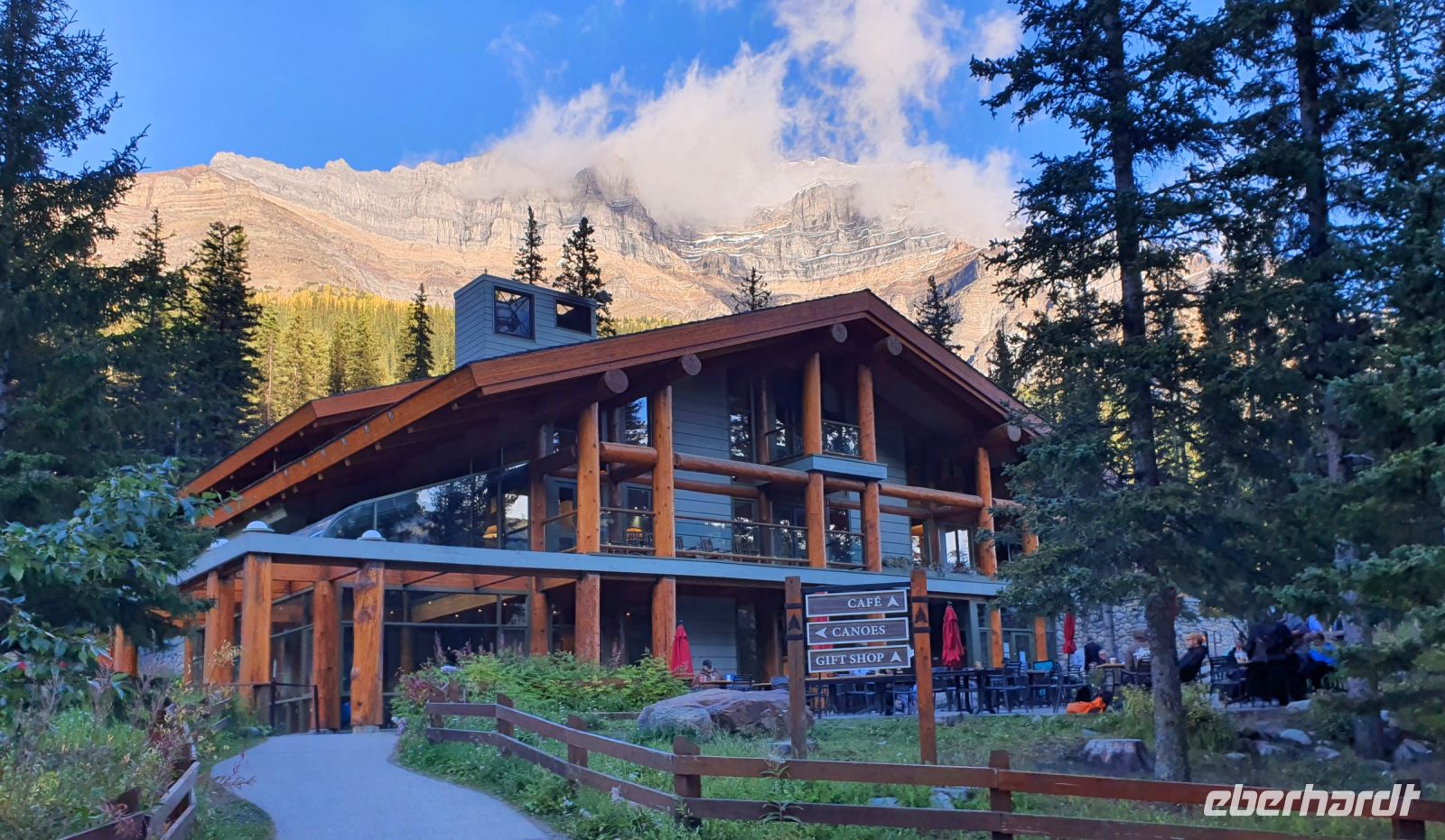 Lodge am Moraine Lake im Banff-Nationalpark