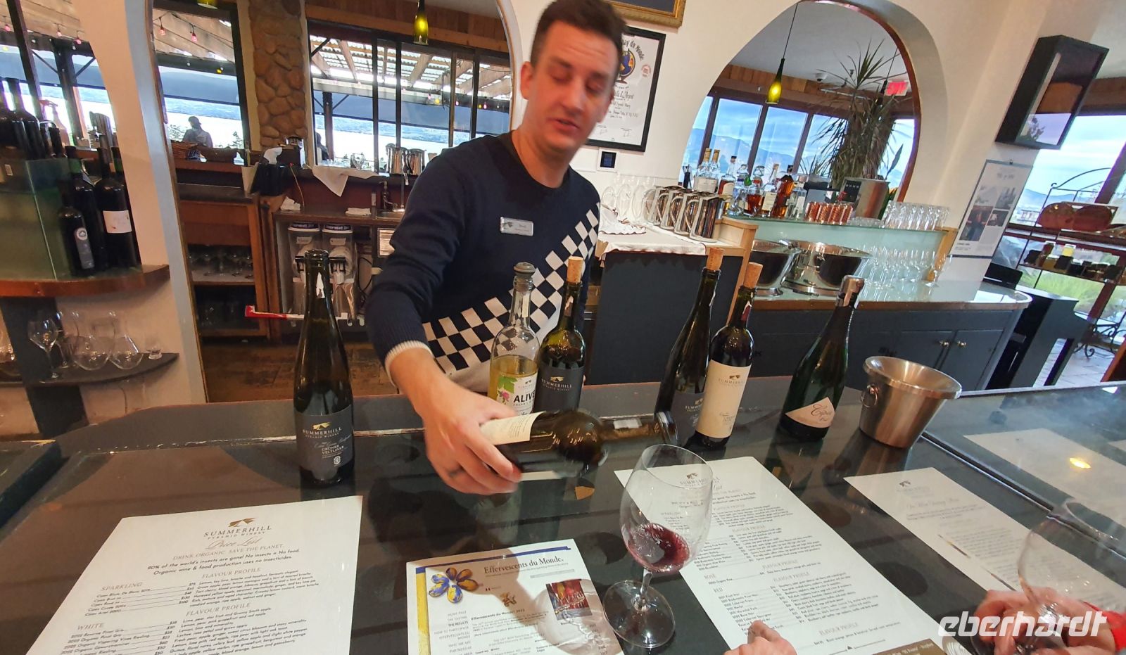 Weinverkostung in der Summerhill Pyramid Winery in Kelowna