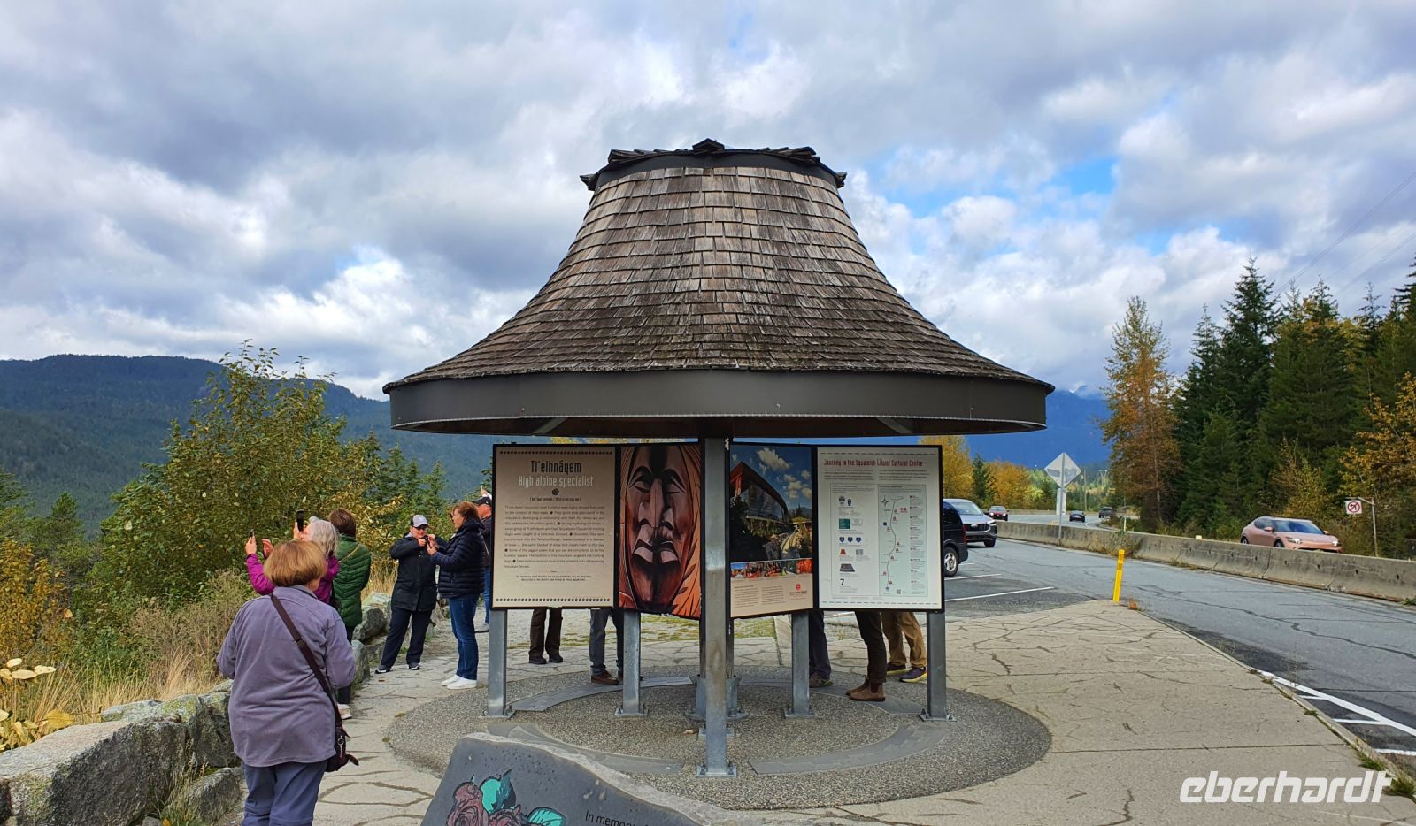 Infotafel zu den First Nations der Squamish am Sea-to-Sky-Highway