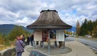 Infotafel zu den First Nations der Squamish am Sea-to-Sky-Highway