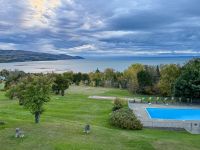10. Tag – Tadoussac und Walbeobachtung – Blick aus dem Hotelzimmer auf die Bucht von La Malbaie