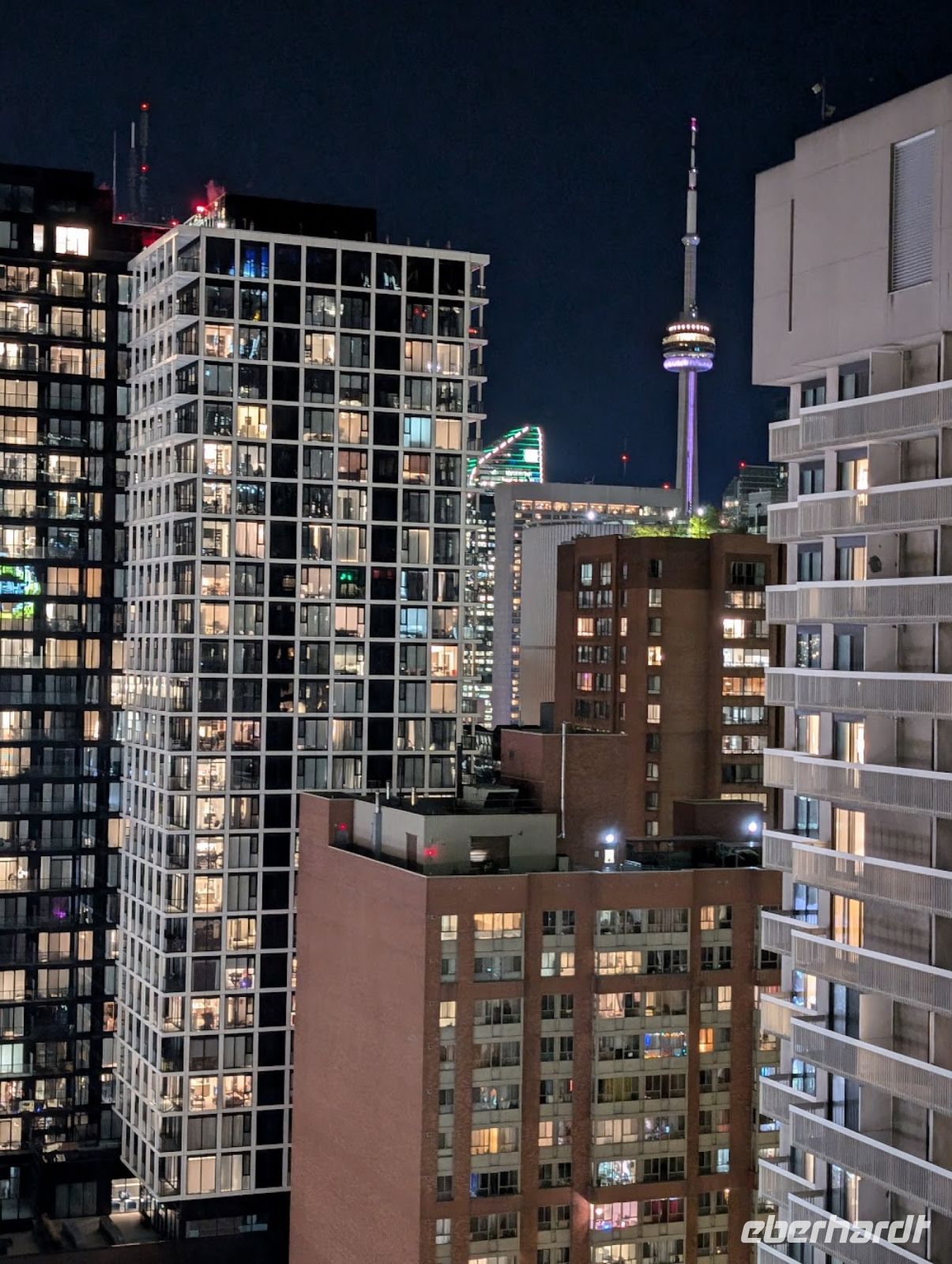 Blick auf CN Tower bei Nacht