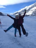 Marion und Marieta freuen sich - Schnee und Eis - Athabasca Gletscher, Kanada