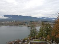 Lions Gate Bridge über Burrard Inlet Fjord - Vacouver, Kanada