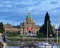 Das Parlament von BC in Victoria bei Daemmerung