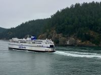 Die Schwester-Faehre segelt auf die Insel von Vancouver