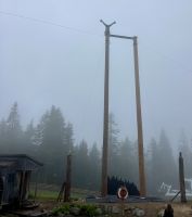 Kopfstand mit Hoehenluft auf Grouse Mountain, Nord Vancouver
