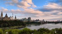 Ottawa River mit Parlamentshügel 