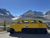 3. Tag – Banff bis Jasper – Icefields Parkway – Altes Schneemobil am Athabasca Glacier
