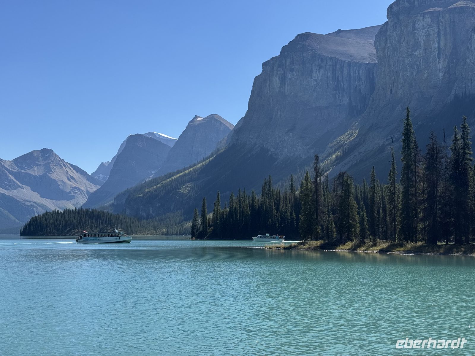4. Tag – Jasper-Nationalpark – Boote an der Spirit Island