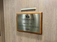 10. Tag – Fahrt mit der Fähre durch die Inside Passage – Widmungsplakette der „Northern Expedition“