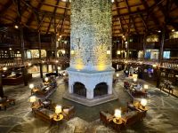 4. Tag – Mittagspause im Château Montebello – Lobby