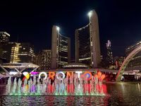 5. Tag – Ankunft in Toronto – Neues Rathaus bei Nacht