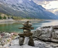 Gekroenter Inukshuk