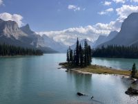 Himmlische Bergwelt auf dem Maligne See