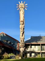 Unser Hotel in Tofino mit seinem Geschichtserzählendem Pfahl