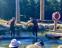 Wer fällt zuerst ins Wasser ?