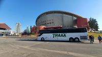 Unser Reisebus am Saddledome in Calgary