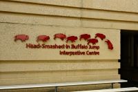 Besucherzentrum Head-Smashed-In Buffalo Jump in Alberta