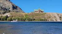 Boot vor dem Prince of Wales Hotel in Waterton
