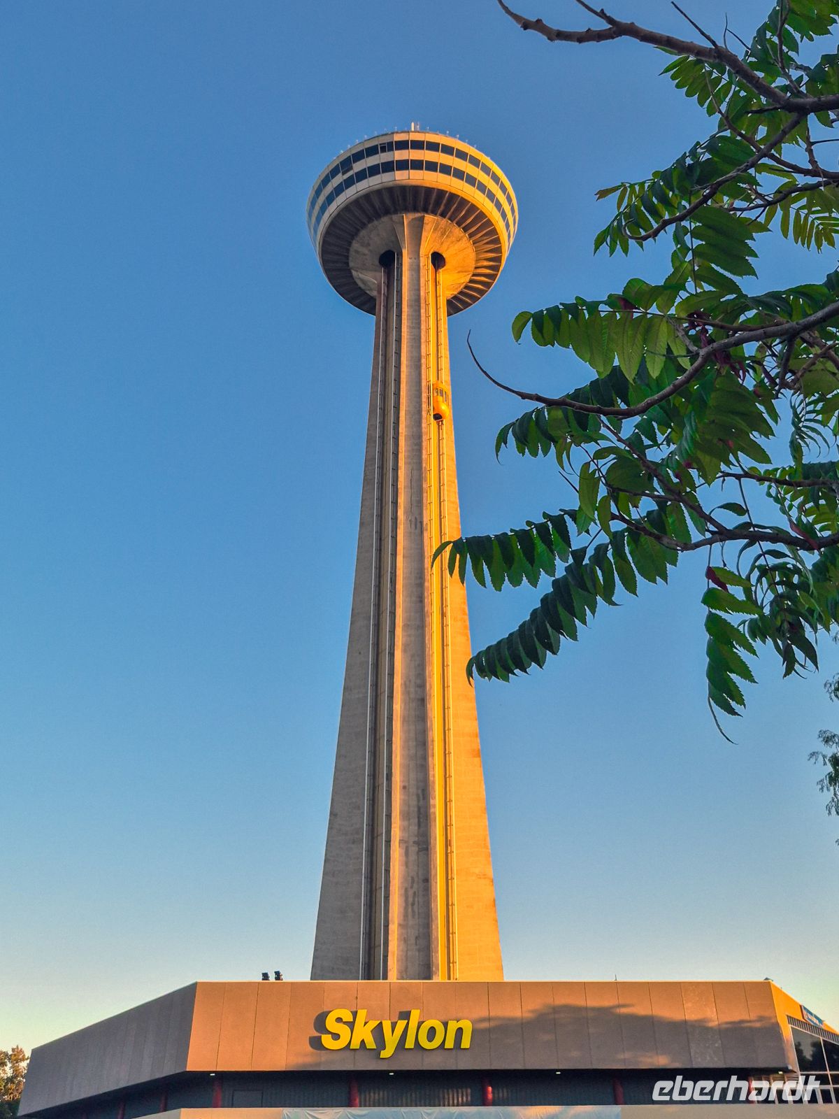 Skylon Tower an den Niagarafälle - Kanada 