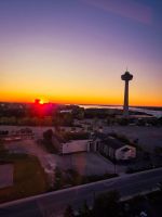 Sonnenaufgang über dem Skylon Tower - Niagara Kanada 
