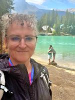Reisebegleiterin Kristin am Emerald Lake im Yoho-Nationalpark