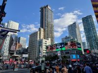 1. Tag – Ankunft in Toronto – Dundas Square