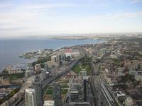Blick vom CN Tower auf Toronto mit Ontariosee