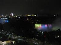 Die Niagara Fälle bei Nacht