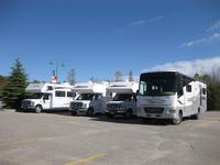 Wohnmobile vor Sainte-Marie-among-the-Hurons